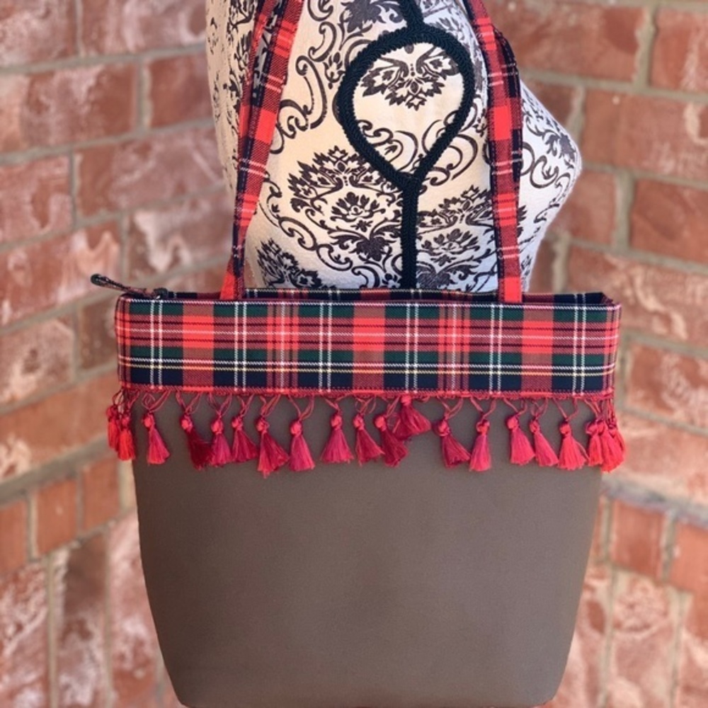 Beautiful women’s Christmas tote bag red check